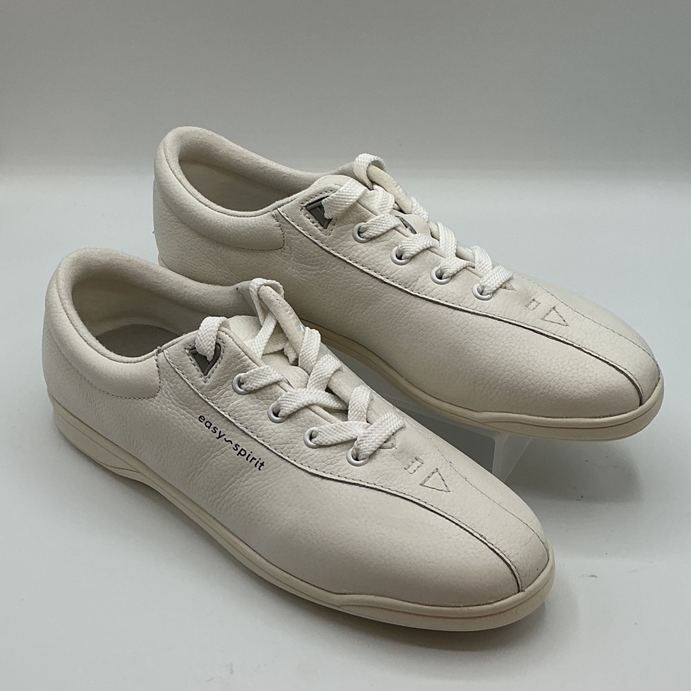 Easy Spirit AP1 Women's Off-White Leather Sneakers, size 8.5. NEW